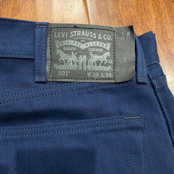 Levi's 501 Classic Straight Leg Button Fly Navy Blue Denim Jeans Men's 38 x 34 - Picture 2 of 9